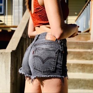 Levi’s vintage distressed shorts✨🖤